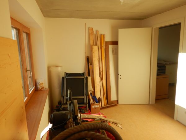 Innentüren werden eingebaut Innentüren werden eingebaut