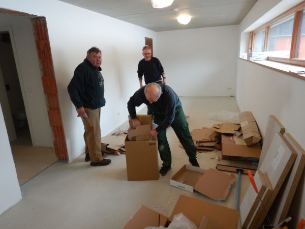 Verpackungsmaterial wird ständig entsorgt Verpackungsmaterial wird ständig entsorgt