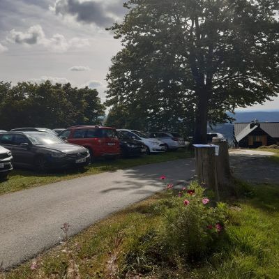 Freizeitheim - Sicht von oben mit Parkplatz