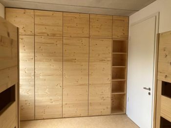 Schrank im 4-Bett Zimmer.